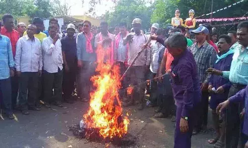 ఓ వైపు ప్రధాని పర్యటన.. మరో వైపు నిరసనలు
