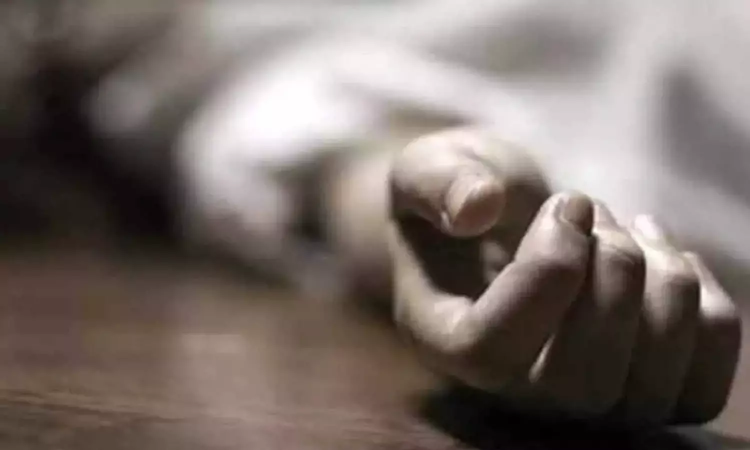 ఆత్మహత్య చేసుకున్న వివాహిత.. పరారీలో అత్తామామ