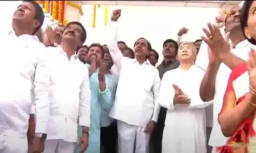 125 అడుగుల అంబేద్కర్ విగ్రహాన్ని ఆవిష్కరించిన సీఎం కేసీఆర్
