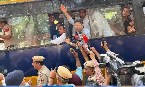 కేజ్రీవాల్కు మద్దతుగా నిరసన.. 32 మంది ఎమ్మెల్యేలు, 70 మంది కౌన్సిలర్లు అరెస్ట్