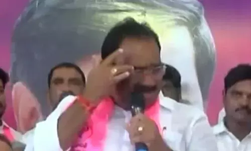 అందరి ముందు కన్నీళ్లు పెట్టుకున్న ఎమ్మెల్యే కూసుకుంట్ల ప్రభాకర్ రెడ్డి