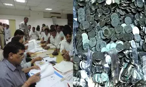 నాణేలతో నామినేషన్ దాఖలు చేసేందుకు వచ్చిన అభ్యర్ధి.. అధికారులకు చెమటలు పట్టించాడు.!