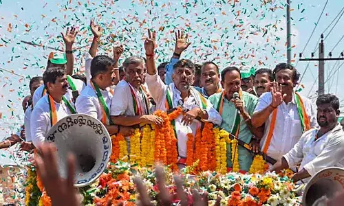 నామినేషన్ వేసిన డీకే శివకుమార్.. అక్కడ పోరు హోరాహోరి ఈసారి..!