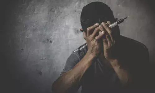 నిషాకు బానిసై రక్తంతో తడిసిన చేతులు.. డ్రగ్స్కు డబ్బులు తక్కువ కావడంతో..