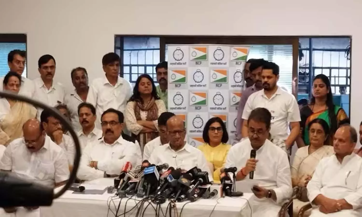 రాజీనామాను ఉపసంహరించుకున్న శరద్ పవార్