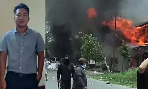ఇన్కం ట్యాక్స్ ఆఫీసర్ ను ఇంటి నుండి బయటకు లాగి మరీ చంపేశారు