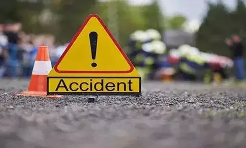కారును ఢీకొట్టిన ట్రక్కు.. ఐదుగురు దుర్మరణం