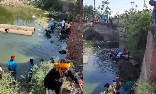 currency notes, drainage canal, Bihar, Rohtas
