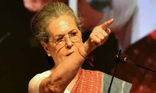సోనియా గాంధీపై బీజేపీ ఎన్నికల సంఘానికి ఫిర్యాదు