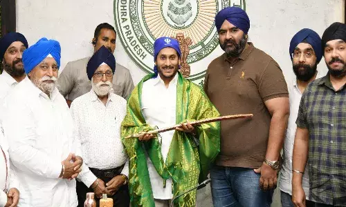 రాష్ట్రానికి చెందిన సిక్కు పెద్దలతో సమావేశమైన సీఎం జగన్