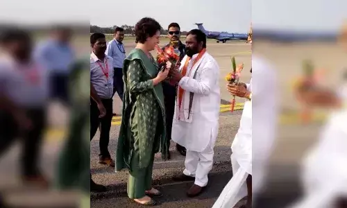 బ్రేకింగ్ : బేగంపేట్‌ ఎయిర్‌పోర్ట్‌కు చేరుకున్న ప్రియాంక గాంధీ