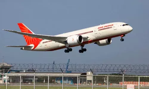 కాక్‌పిట్‌లోకి మహిళను అనుమతించిన పైలట్.. ఎయిర్ ఇండియాకు డీజీసీఏ భారీ జ‌రిమానా