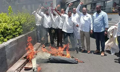 తలసానిపై వ్యాఖ్యలకు నిరసనగా రేవంత్ రెడ్డి దిష్టిబొమ్మ దగ్ధం