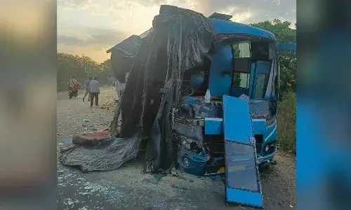 Bus Crashes , Madhya Pradesh, Crime news, road accident
