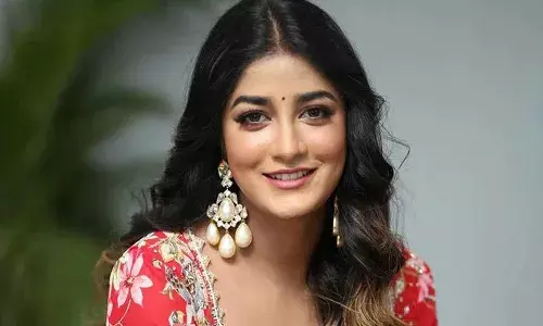 Heroine Dimple Hayati, IPS officer , Car accident