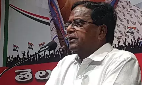 లిక్కర్ స్కామ్ గురించి చర్చించడానికే కేసీఆర్తో కేజ్రీవాల్ భేటీ : పొన్నాల