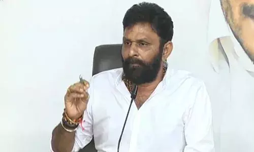 జూనియర్ ఎన్టీఆర్ తల్లిని తిట్టిస్తున్నారు: కొడాలి నాని