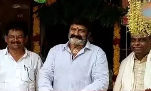 పుల్లేటికుర్రులో సందడి చేసిన బాలకృష్ణ