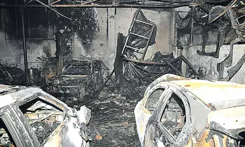 Car showroom, Cylinder blast, Hyderabad
