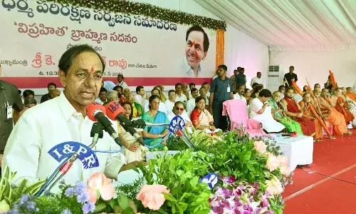 అర్చకులకు శుభవార్త చెప్పిన సీఎం కేసీఆర్.. గౌరవభృతి రూ. 5 వేలకు పెంపు