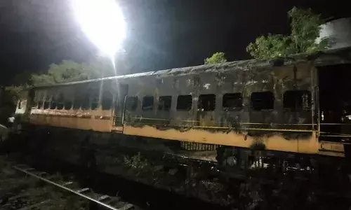 Fire, Alappuzha Kannur Express train, Kannur Railway Station