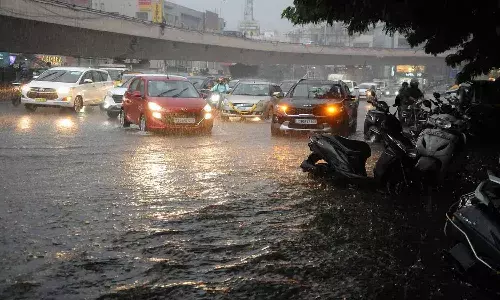 హైదరాబాద్ లో పలు ప్రాంతాల్లో వర్షం.. రాబోయే రోజుల్లో వాతావరణం ఎలా ఉండబోతోందంటే..?