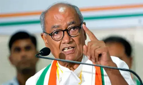 రైల్వే మంత్రి రాజీనామా చేయాలి : దిగ్విజయ్ సింగ్