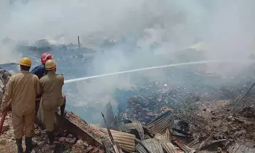 భారీ అగ్నిప్రమాదం.. 100కు పైగా గుడిసెలు దగ్ధం