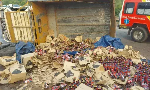 beer bottles, Anakapalli district, loot, Viral news