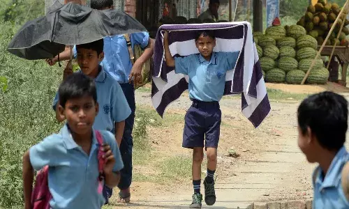 రాష్ట్రంలో మండుతున్న ఎండలు.. స్కూళ్లకు సెలవులు పొడిగిస్తారా..?