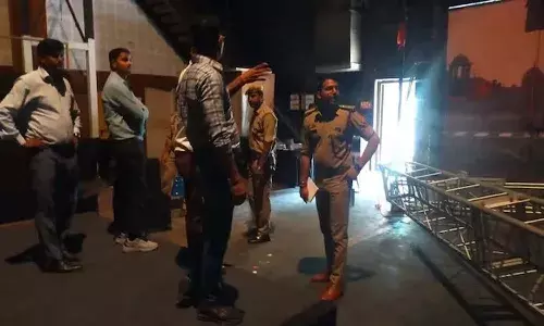 మోడల్ ప్రాణం తీసిన ఐరన్ పిల్లర్