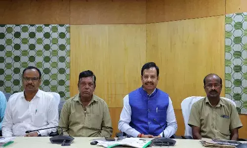 Sajjanar, Heart attack, Man Dead Bus, TSRTC, Mahabubabad