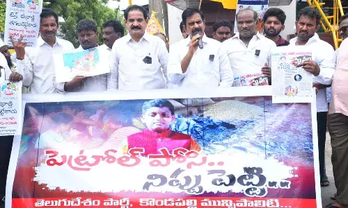 సీఎం నోరు తెరిచి మాట్లాడితే అమర్నాథ్పై పెట్రోల్ పోసి చంపేవాళ్లా.? : దేవినేని ఉమా