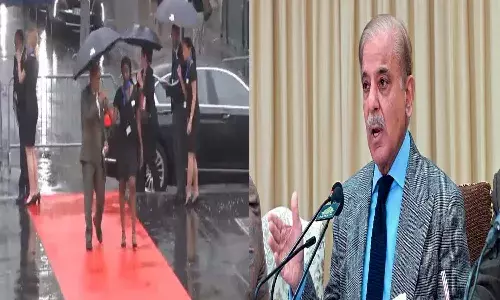 Pakistan, Prime Minister, Umbrella Viral Video