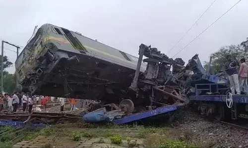 Goods trains collide, West Bengal, Bankura