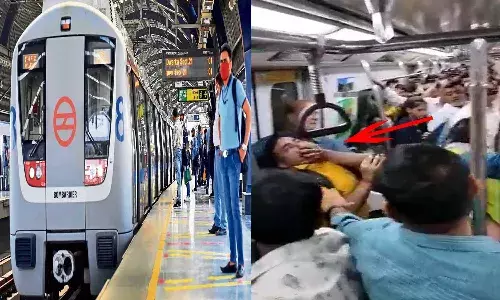 Delhi Metro, Viral Video, Two Persons, Fight