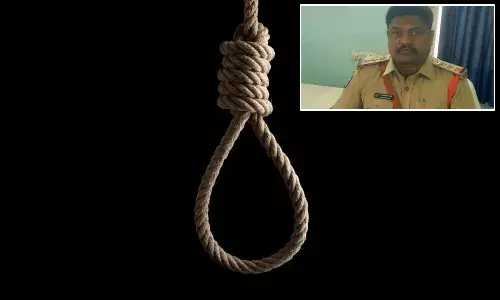 Tadipatri town, CI Ananda Rao, suicide
