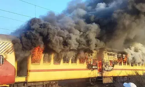 fire accident, falaknuma express, yadadri bhuvanagiri district, SCR