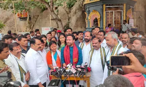 కల్వకుంట్ల కుటుంబాన్ని ఫామ్హౌజ్కు పరిమితం చేయాలి : కిషన్ రెడ్డి