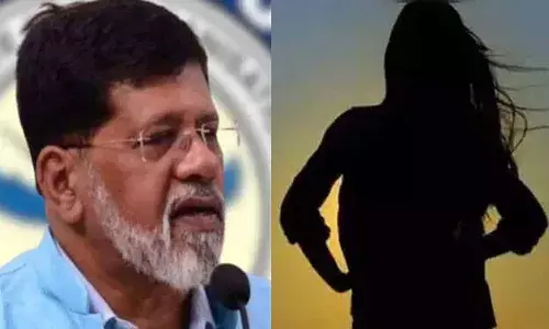 అవును.. హనీ ట్రాప్ లో పడి దేశ రహస్యాలు చెప్పేశాడు..!