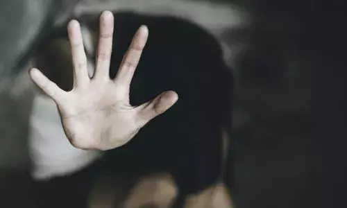 నాలుగవ తరగతి బాలికపై టీచర్ లైంగిక వేధింపులు