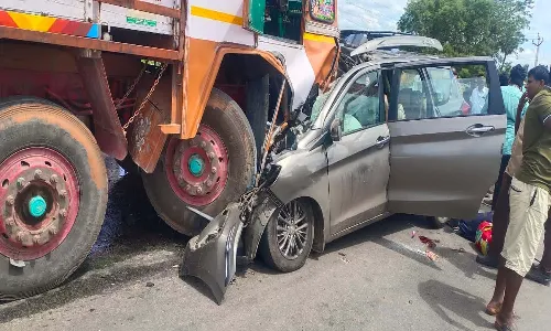 శ్రీకాళహస్తిలో ఘోర రోడ్డు ప్రమాదం.. ఆరుగురు దుర్మరణం