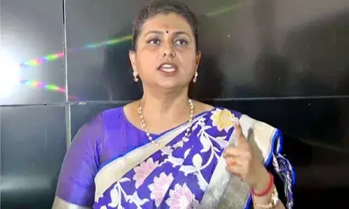 వాలంటీర్లపై వ్యాఖ్యలు.. పవన్పై మంత్రి రోజా మండిపాటు