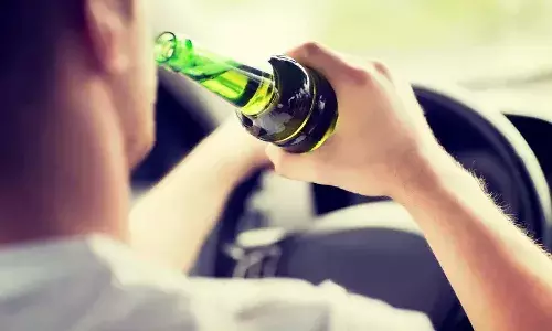 Video : డ్రంక్ అండ్ డ్రైవ్ తనిఖీల్లో పోలీసులకు షాక్.. పాలు తాగి వస్తున్నానంటూ..