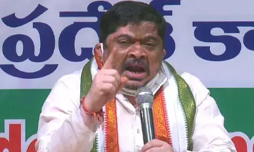 కేటీఆర్కు బుడ్లు, బెడ్లు, దుడ్లు తప్ప ఏమీ తెలియదు : పొన్నం ప్రభాకర్