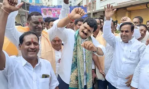 ఫలహారం బండి ఊరేగింపులో ఎమ్మెల్యే మైనంపల్లి డాన్స్