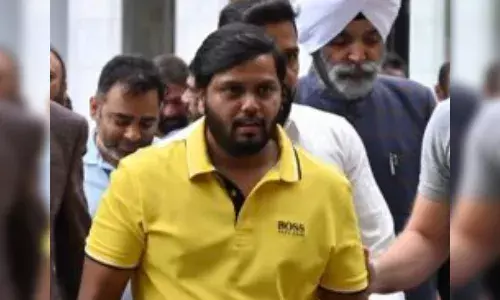 Ex MP Anjan Kumar Yadav, Arvind Kumar, Crime news, Hyderabad, attempt to murder, Congress