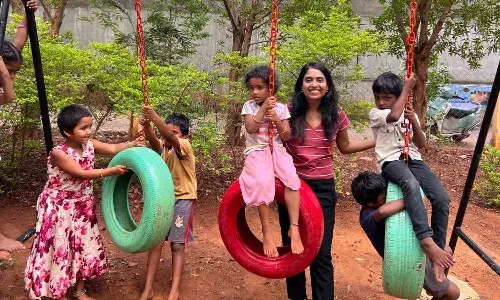 యువ ఐఏఎస్ అధికారిణి ఆలోచన అదుర్స్.. రీసైకిల్ చేసిన వస్తువులతో అంగన్వాడీ కేంద్రాలలో ఆట వస్తువులు