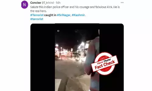 FactCheck : బైకర్ ను ఫాలో చేసి అధికారులు పట్టేసుకున్న ఘటన ఇటీవల శ్రీనగర్ లో చోటు చేసుకోలేదు