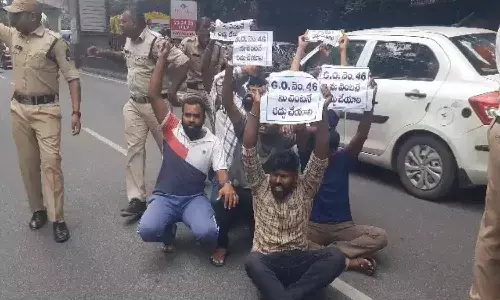 డీజీపీ కార్యాలయాన్ని ముట్టడించిన కానిస్టేబుల్ అభ్యర్థులు